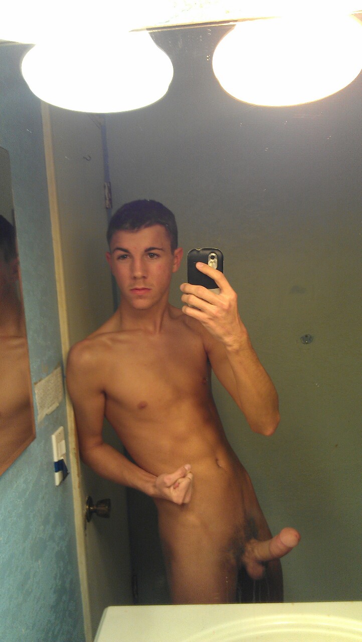 2030_Liam-Martin-Nudes-with-free-Pics (2).jpg